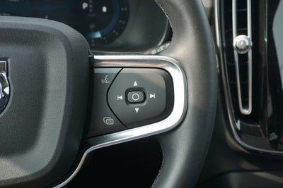 2023 Volvo XC40 B5 Plus Dark Theme
