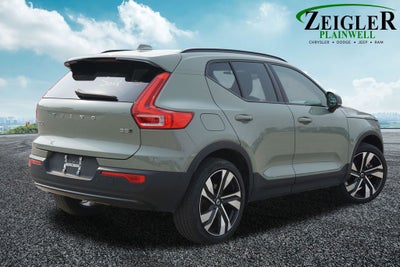 2023 Volvo XC40 B5 Plus Dark Theme