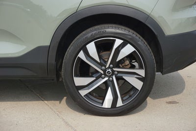 2023 Volvo XC40 B5 Plus Dark Theme