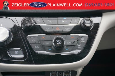 2024 Chrysler Pacifica Touring L Leather Rear Camera Power Sliding Doors