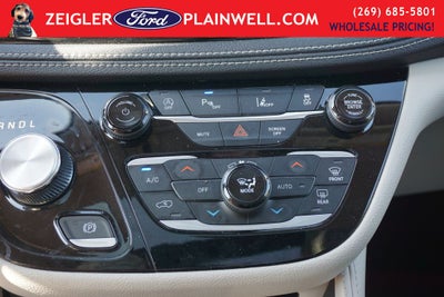 2023 Chrysler Pacifica Limited Heated Leather Power Moonroof Navigation Quad Rear