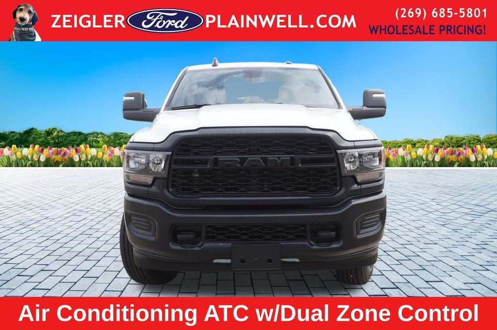 2023 RAM 3500 Tradesman 4x4 CREW CAB LONG BOX 6.4L V8 Navigation HD Vinyl