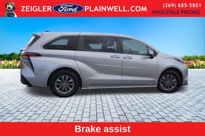 2021 Toyota Sienna LE 8 Passenger