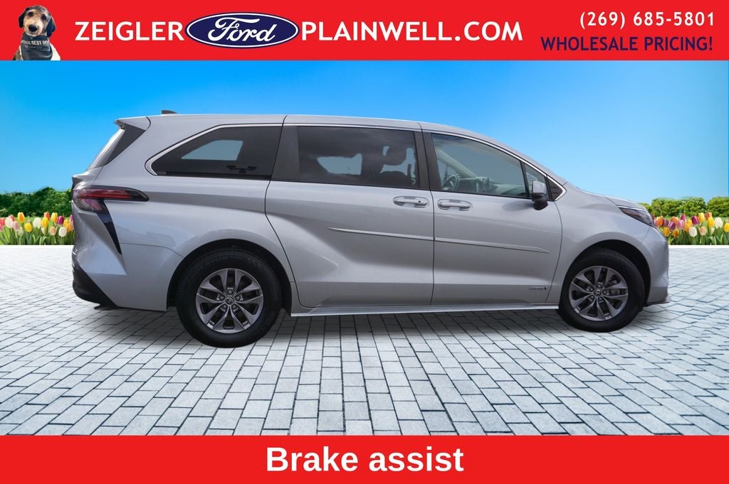 2021 Toyota Sienna LE 8 Passenger