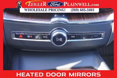 2023 Volvo XC60 Recharge Plug-In Hybrid T8 Plus Dark Theme