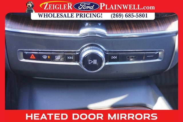 2023 Volvo XC60 Recharge Plug-In Hybrid T8 Plus Dark Theme