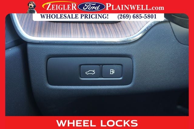 2023 Volvo XC60 Recharge Plug-In Hybrid T8 Plus Dark Theme