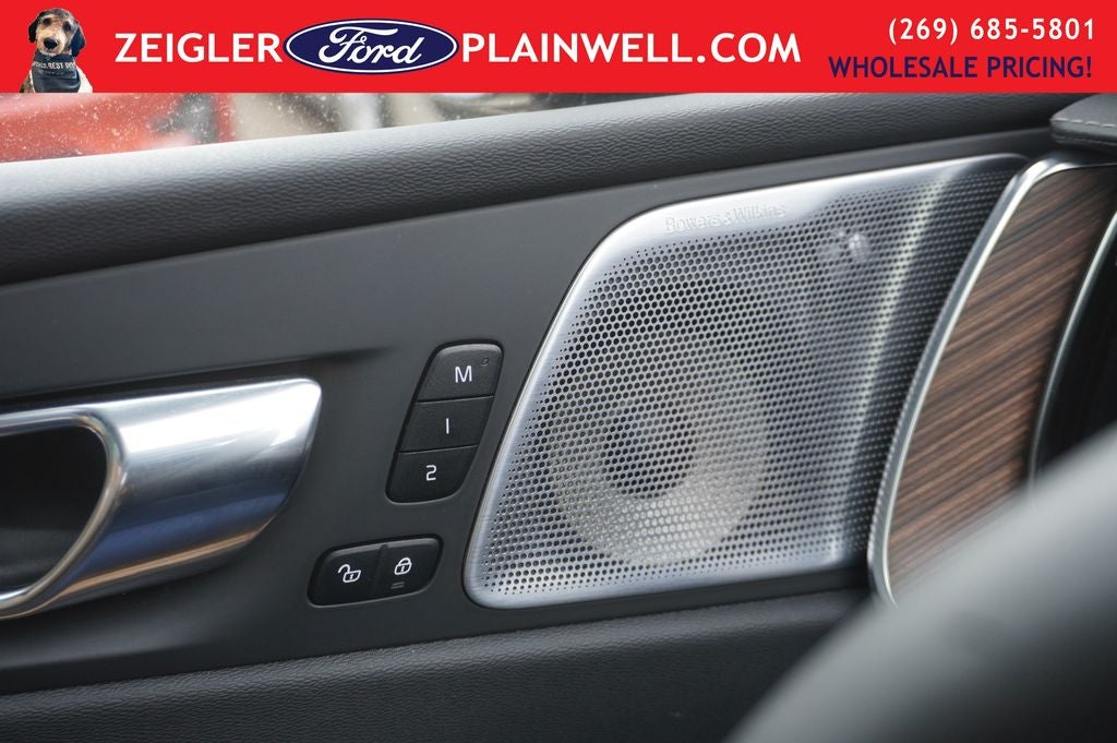 2023 Volvo XC60 B5 Ultimate Bright Theme