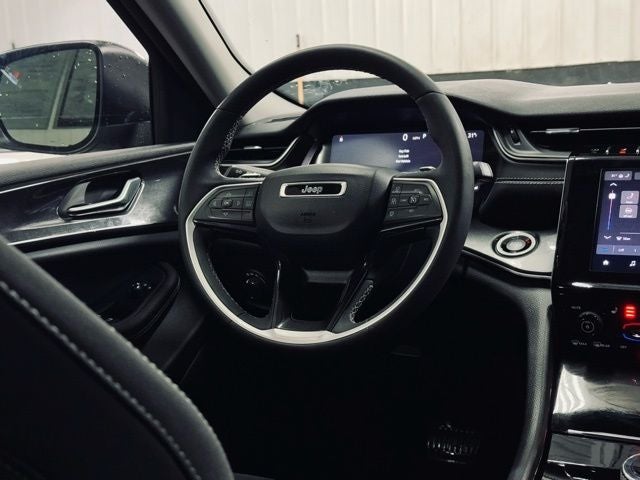 2023 Jeep Grand Cherokee Laredo 4x4