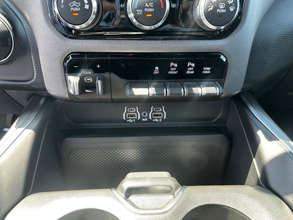 2026 RAM 1500 RAM 1500 BIG HORN QUAD CAB 4X4 6'4' BOX