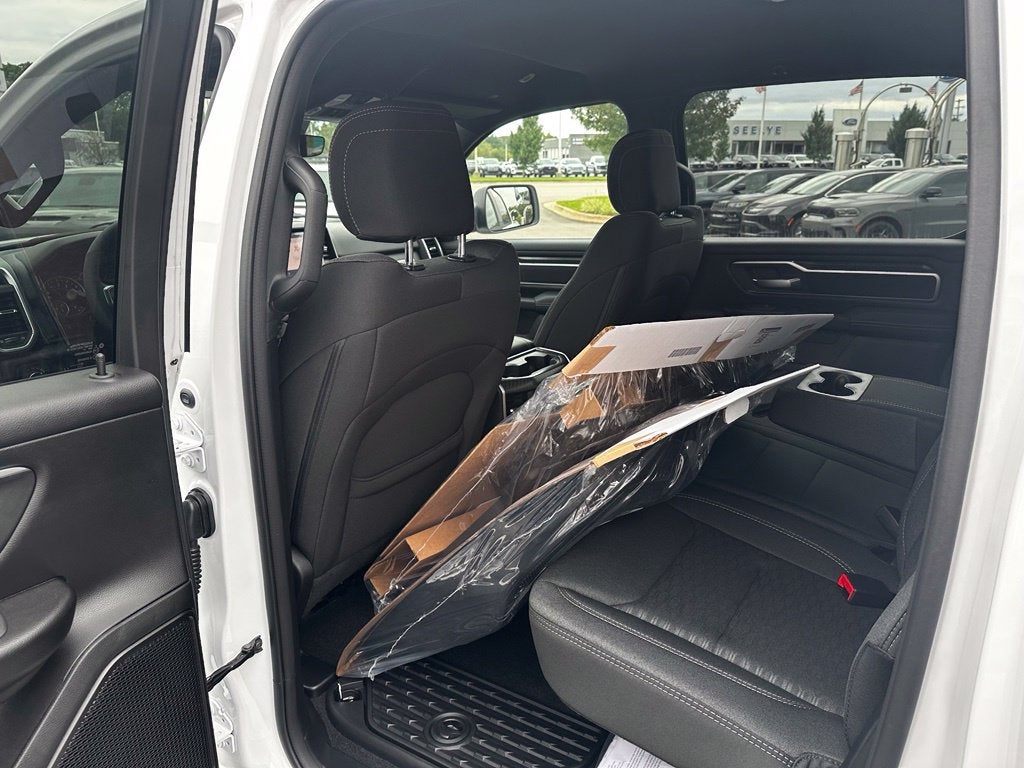 2027 RAM 1500 Big Horn/Lone Star