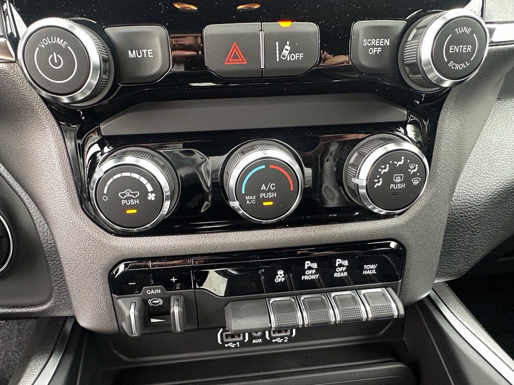 2027 RAM 1500 Big Horn/Lone Star