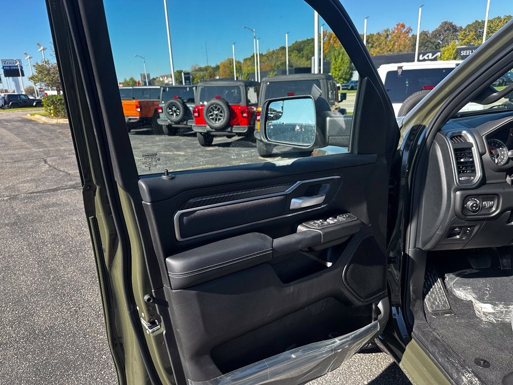2027 RAM 1500 Big Horn/Lone Star