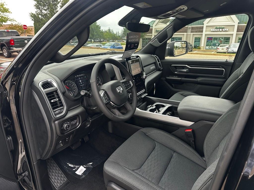 2027 RAM 1500 Big Horn/Lone Star