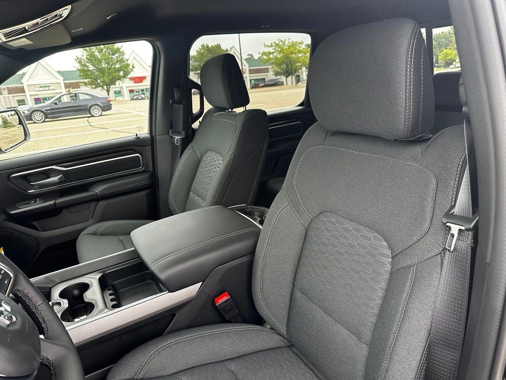 2027 RAM 1500 Big Horn/Lone Star