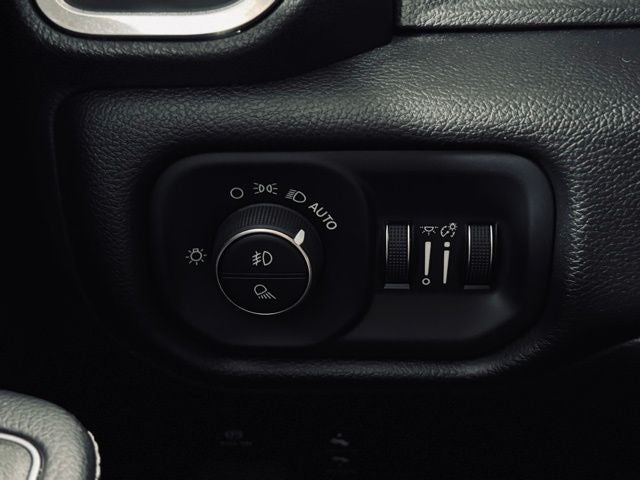 2022 RAM 1500 Laramie Crew Cab 4x4 5'7' Box