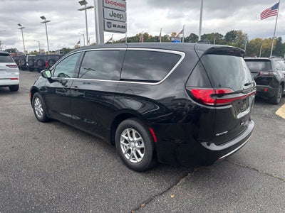 2027 Chrysler Pacifica Select