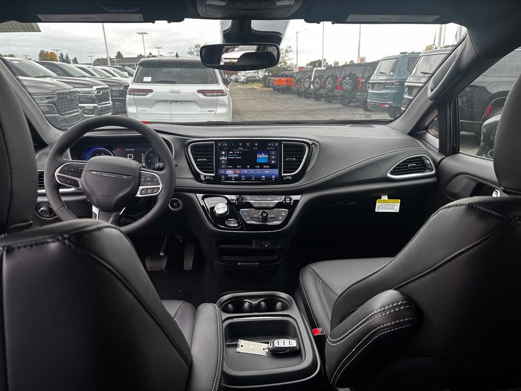 2027 Chrysler Pacifica Select