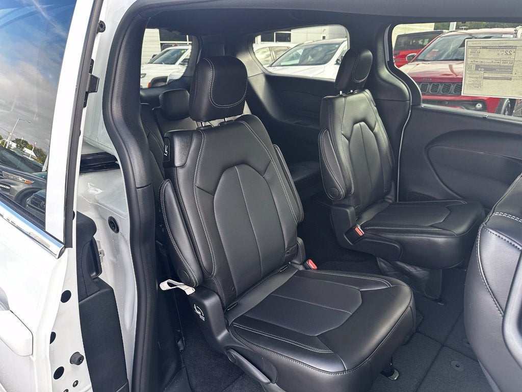 2027 Chrysler Pacifica LX
