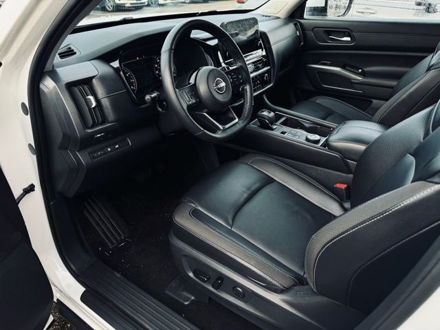 2023 Nissan Pathfinder SL 4WD