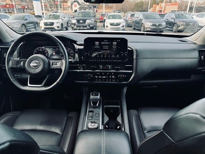 2023 Nissan Pathfinder SL 4WD