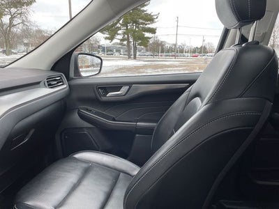 2022 Ford Escape Titanium