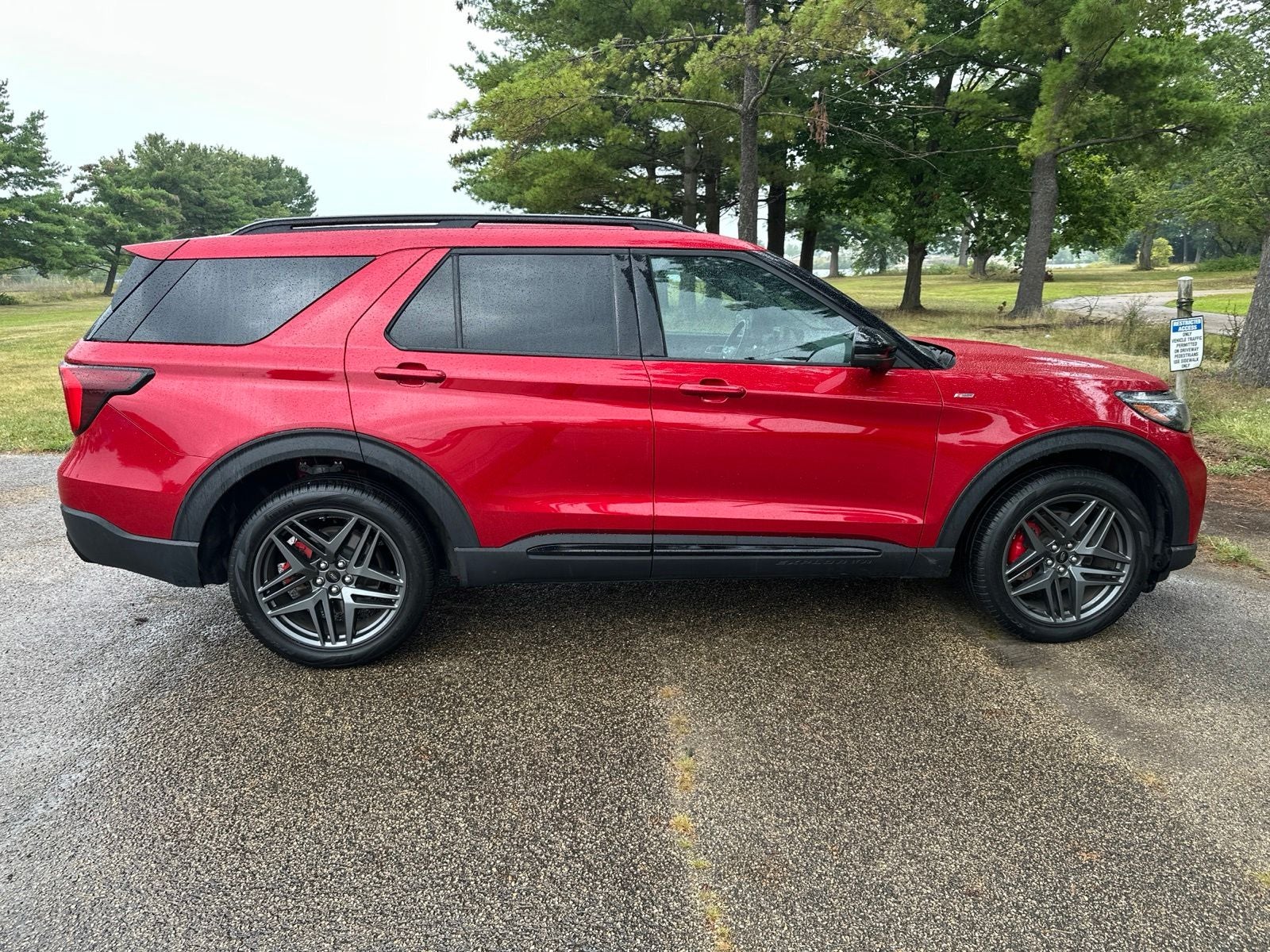 2025 Ford Explorer ST-Line