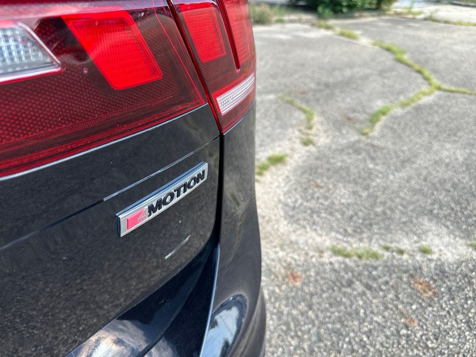 2021 Volkswagen Tiguan 2.0T SE R-Line Black