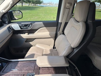 2022 Lincoln Navigator L Reserve