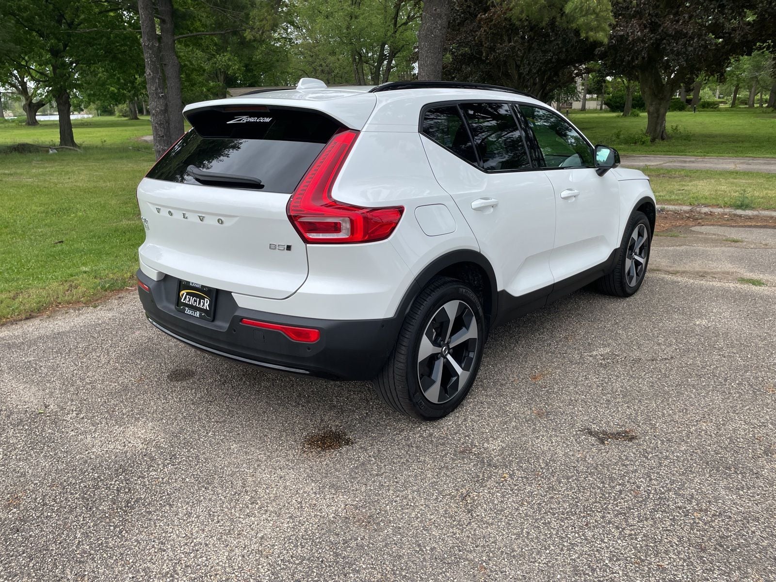 2025 Volvo XC40 B5 Plus Dark Theme