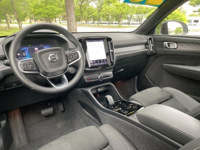 2025 Volvo XC40 B5 Plus Dark Theme