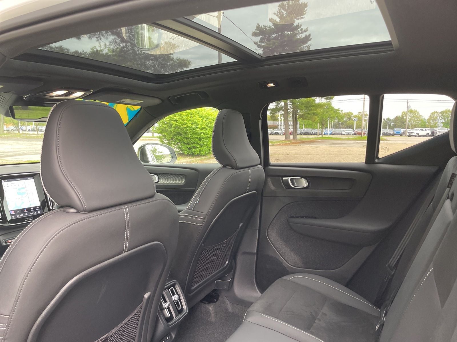 2025 Volvo XC40 B5 Plus Dark Theme
