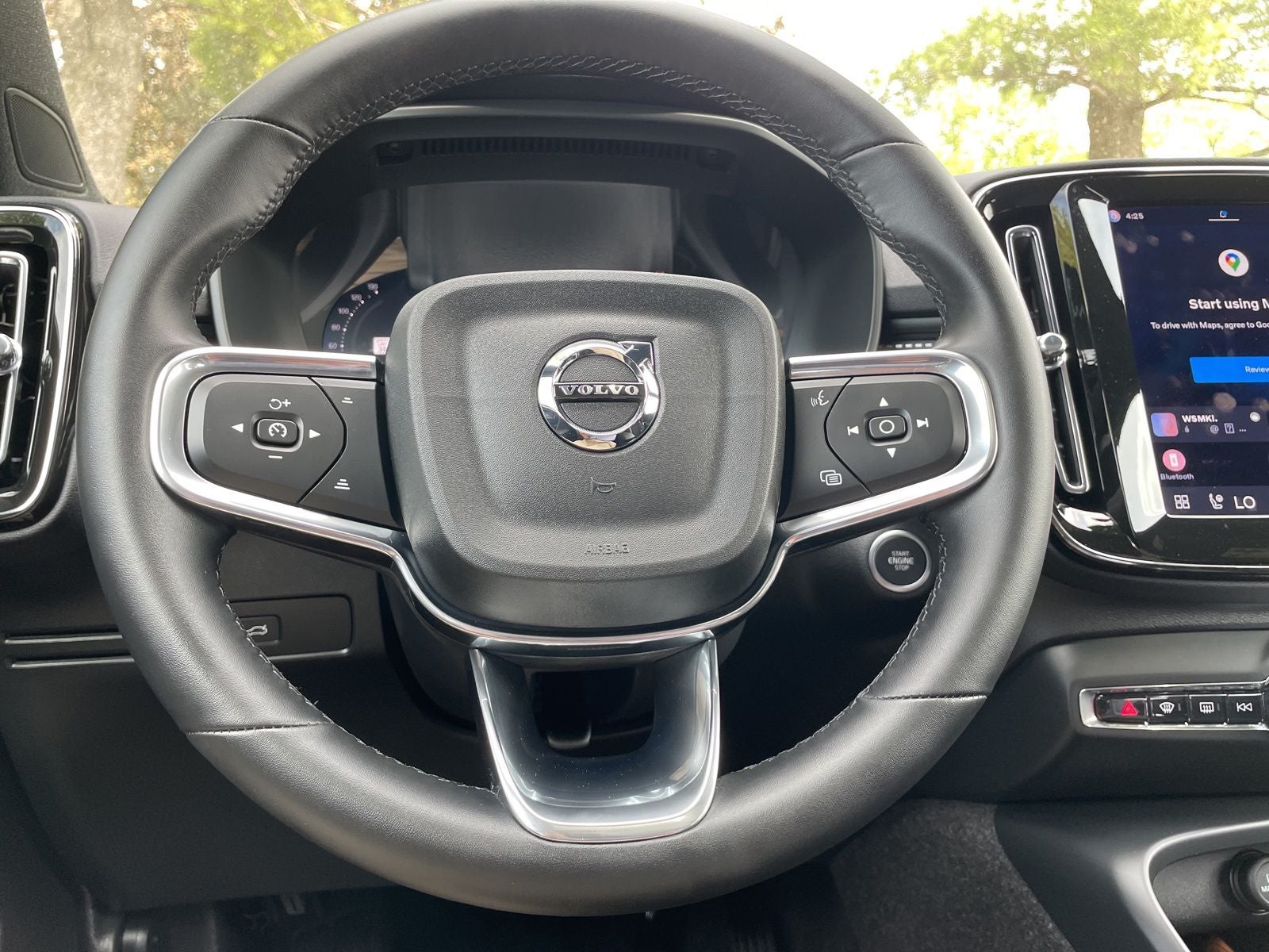 2025 Volvo XC40 B5 Plus Dark Theme