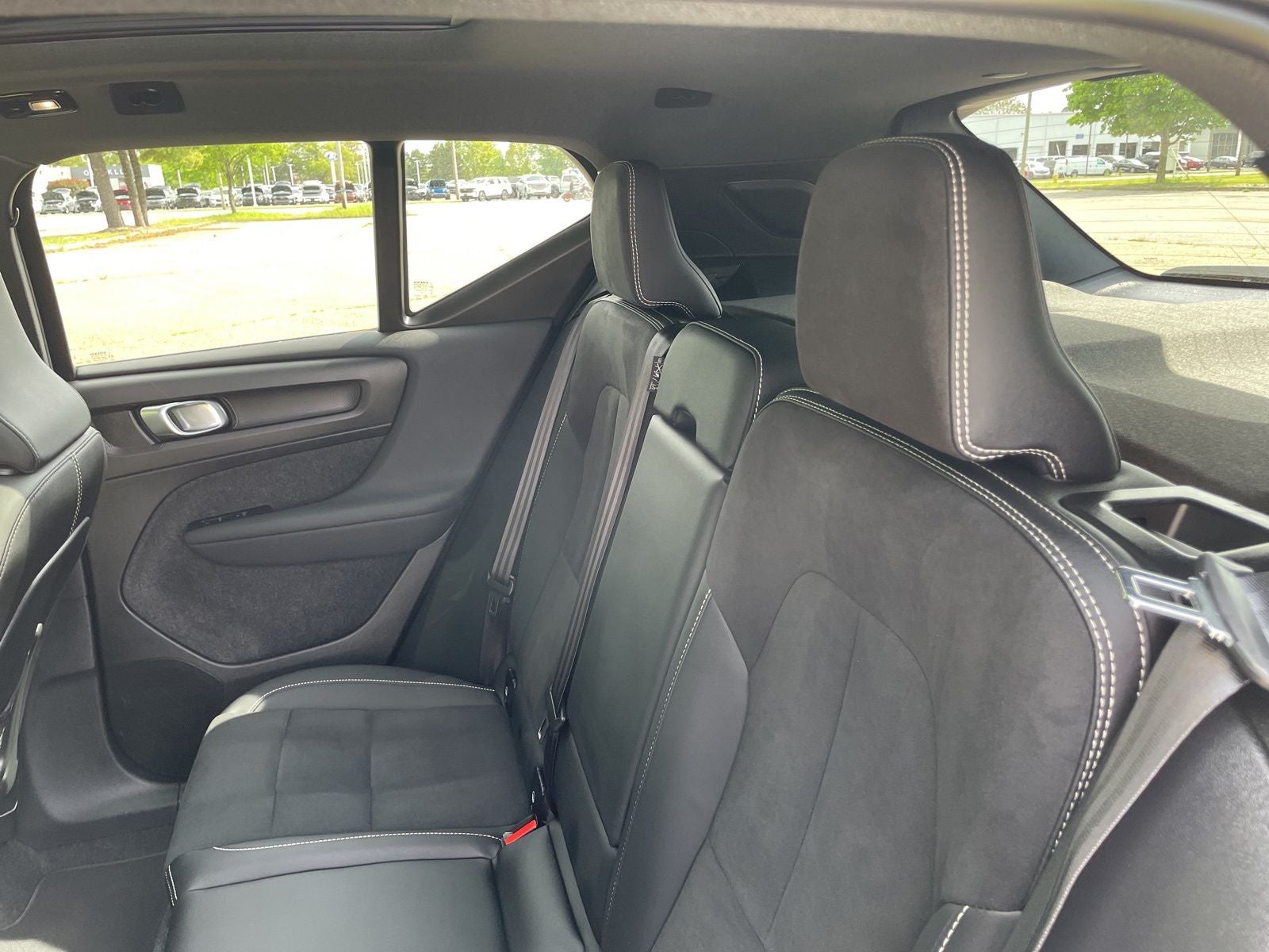 2025 Volvo XC40 B5 Plus Dark Theme