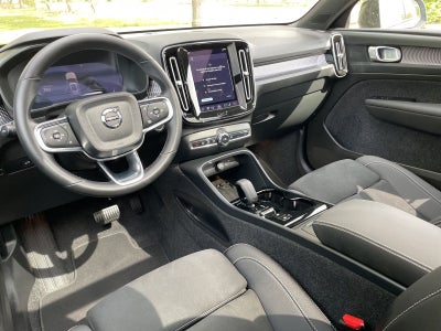 2025 Volvo XC40 B5 Plus Dark Theme