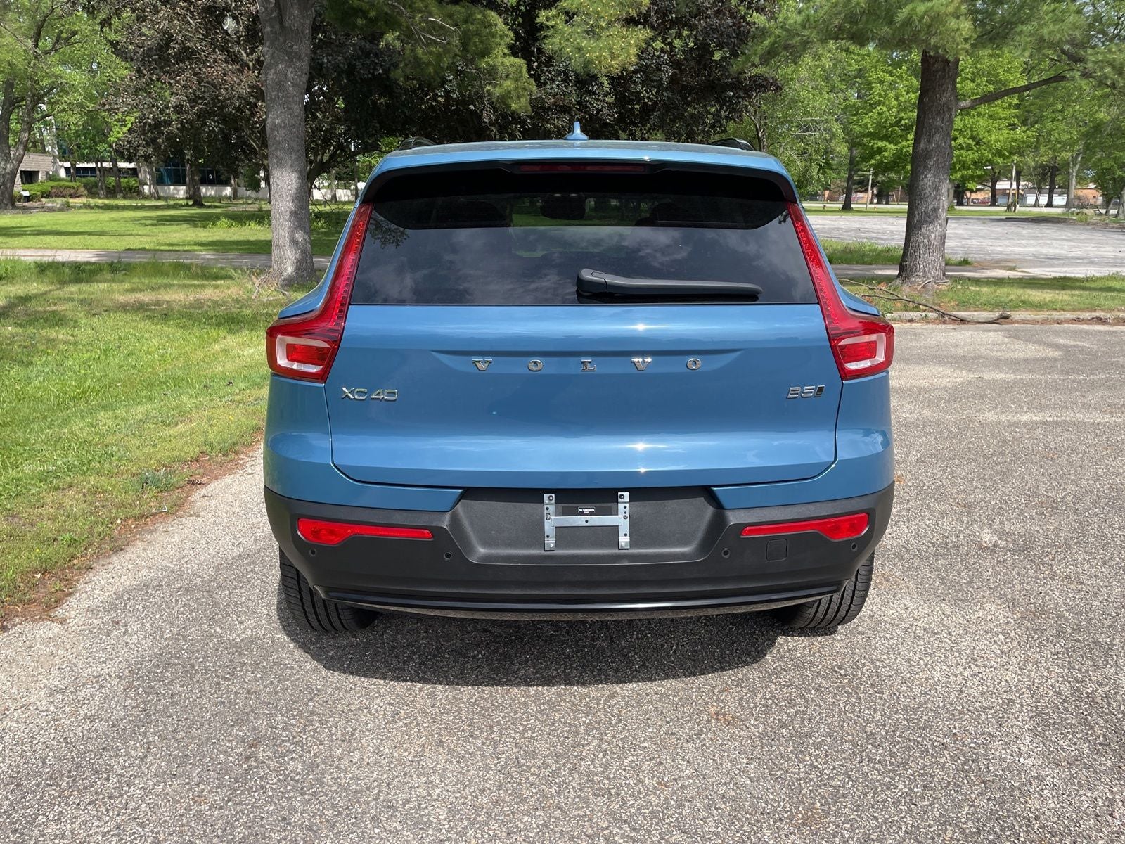 2025 Volvo XC40 B5 Plus Dark Theme