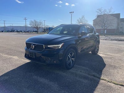 2025 Volvo XC40 B5 Core