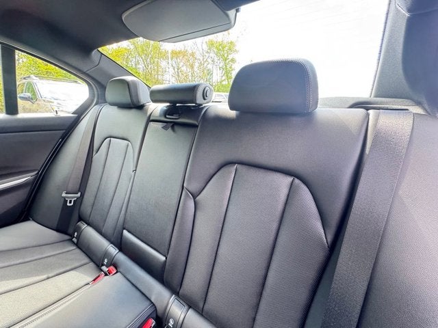 2024 BMW 3 Series 330i xDrive