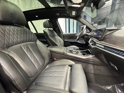2025 BMW X7 M60i