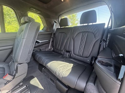 2026 BMW X7 M60i