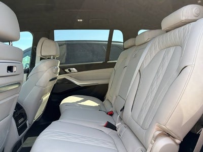 2027 BMW X7 M60i