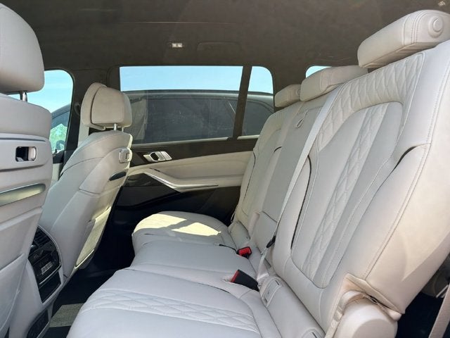 2027 BMW X7 M60i