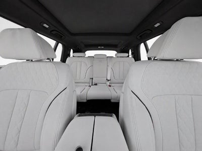 2027 BMW X7 M60i