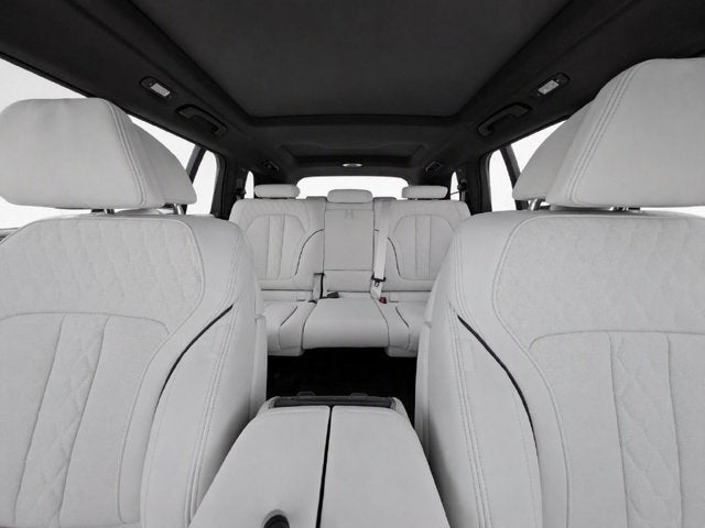 2027 BMW X7 M60i