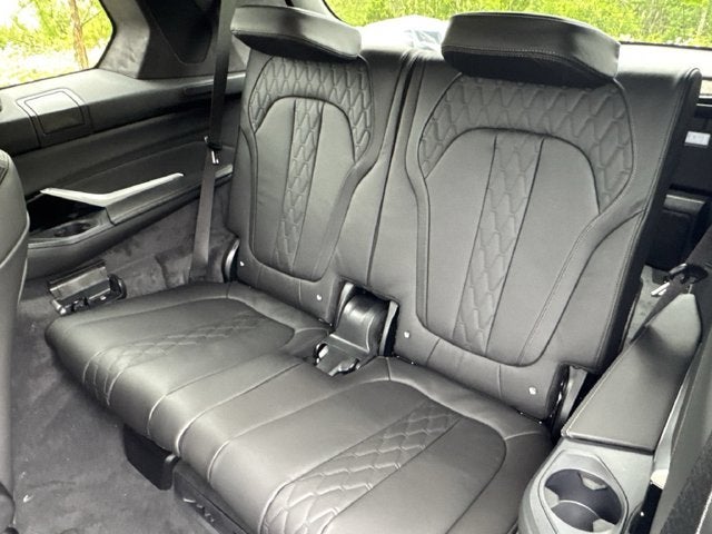 2027 BMW X7 M60i