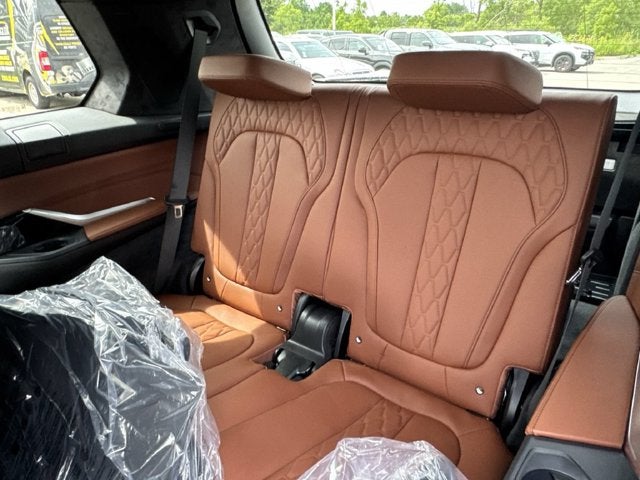 2027 BMW X7 M60i
