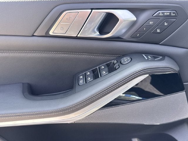 2027 BMW X7 M60i