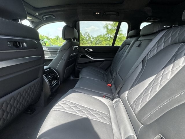 2027 BMW X7 M60i