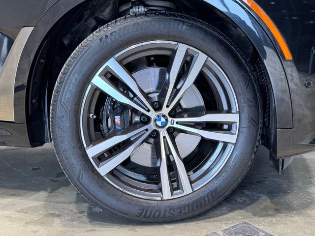 2022 BMW X7 M50i