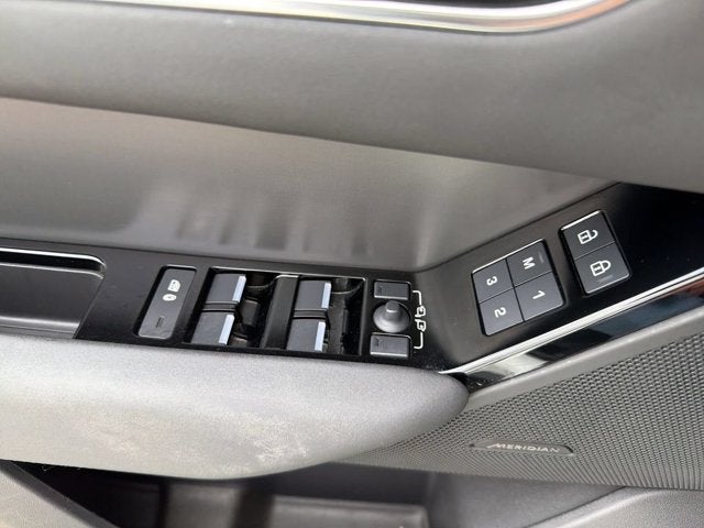 2025 Land Rover Range Rover Velar Dynamic SE